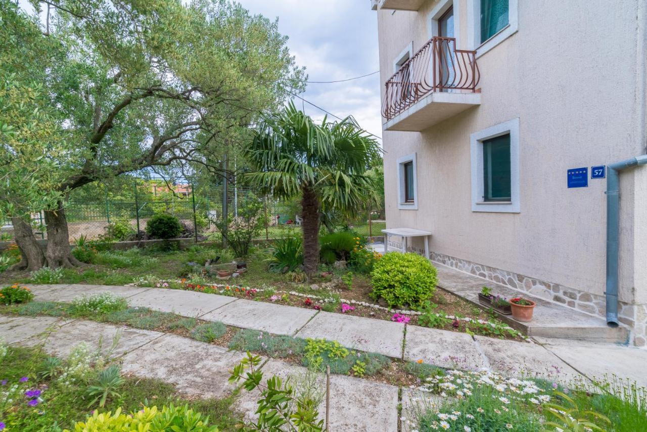 Apartments Bepina Biograd Na Moru Exterior photo