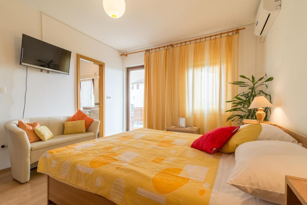 Apartments Bepina Biograd Na Moru Exterior photo
